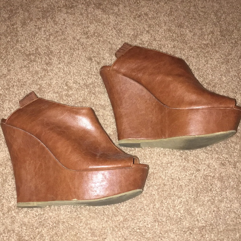 Madden Girl Wedge